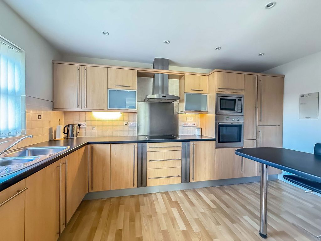 Property photo 3 of 23