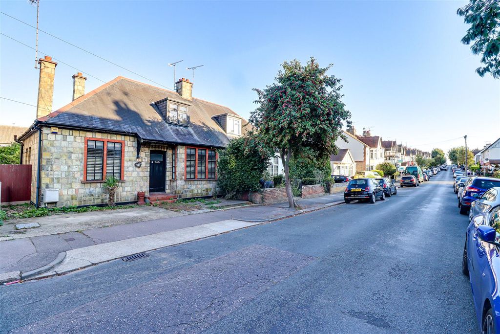 Property photo 1 of 16