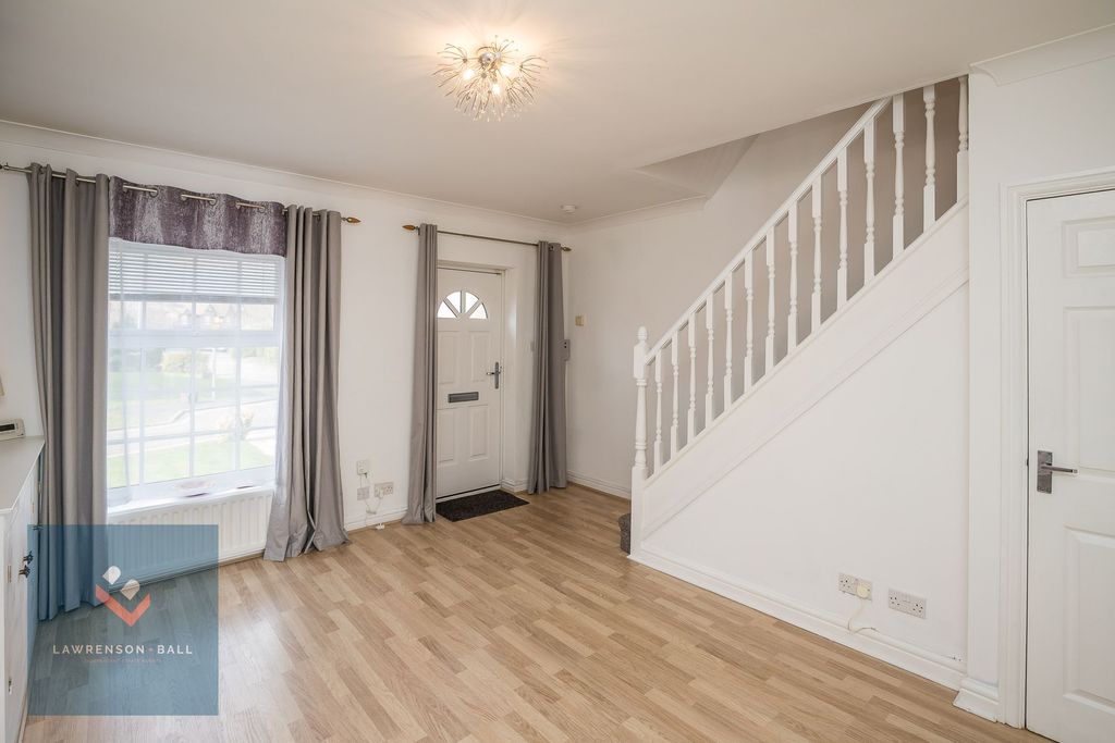 Property photo 2 of 16 Lounge