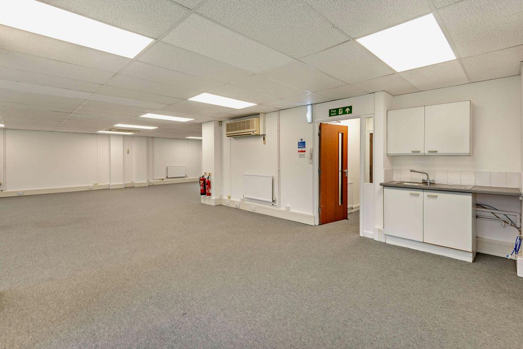 Property photo 3 of 5 8540002Interior09800.Jpg