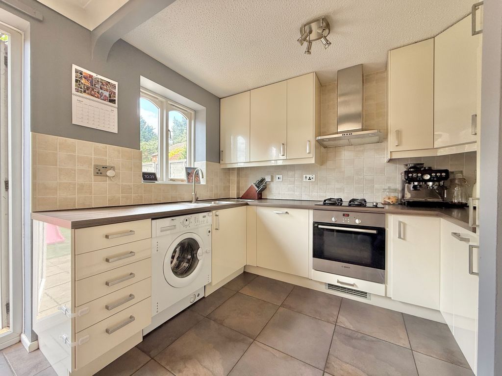 Property photo 3 of 15 Kitchen