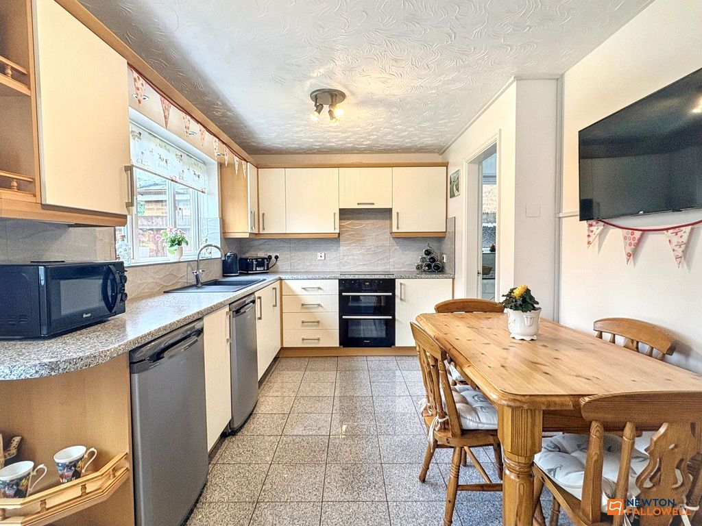 Property photo 3 of 32