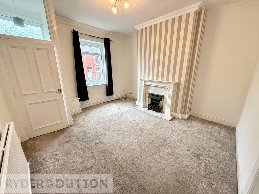 Property photo 2 of 17 Lounge