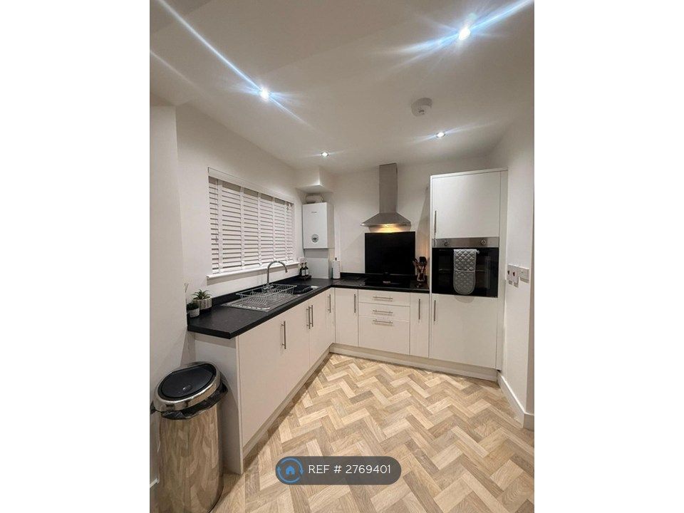 Property photo 3 of 25 Kitchen