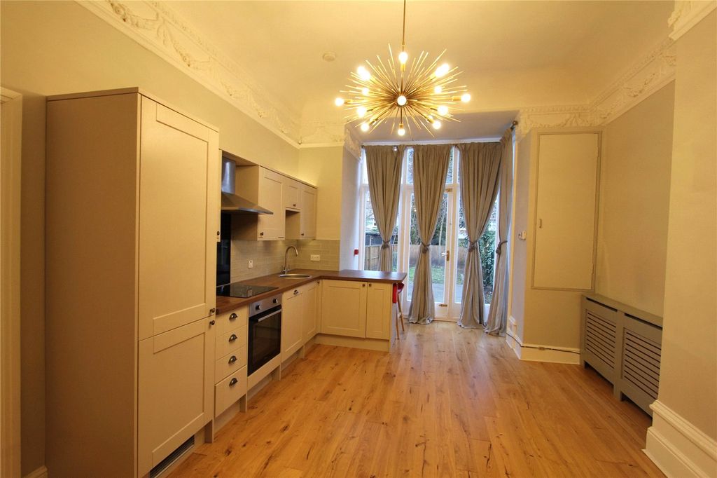 Property photo 2 of 9 Picture No. 17