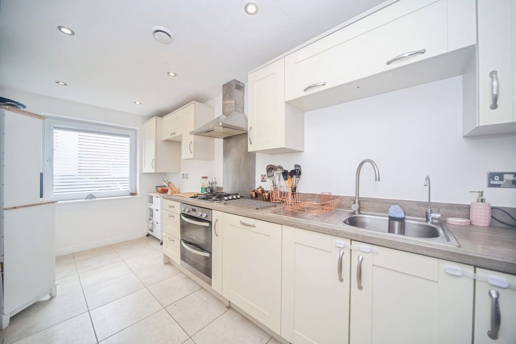 Property photo 2 of 16 Photo