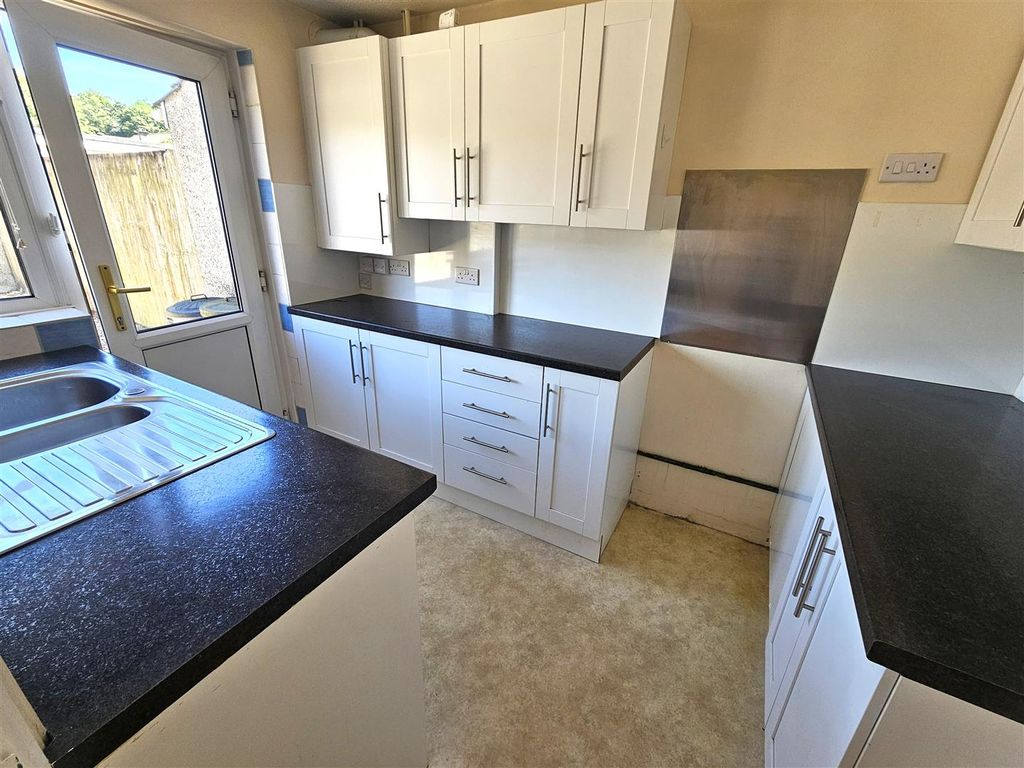 Property photo 3 of 17 Kitchen.Jpg