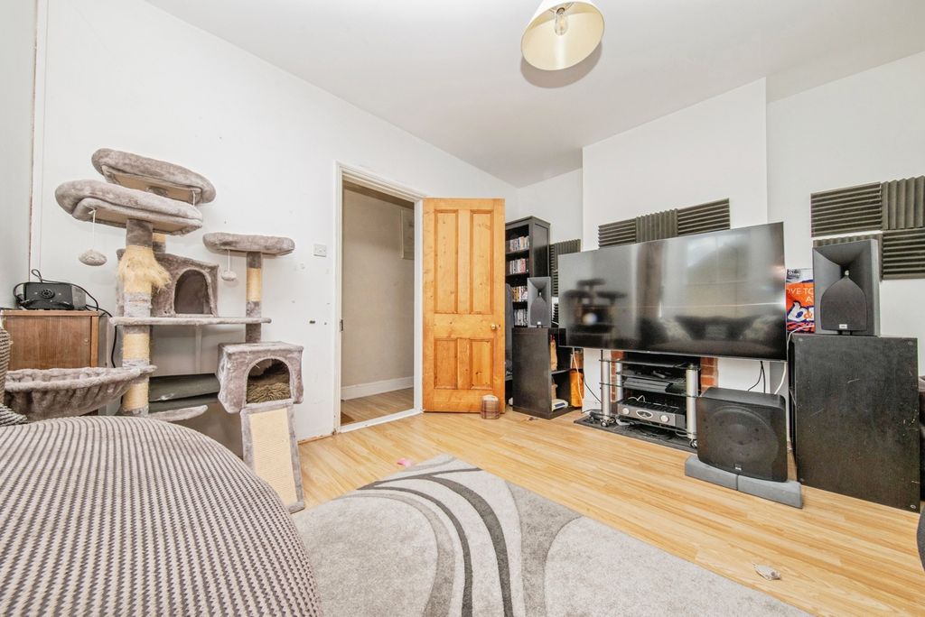 Property photo 3 of 16 Pbox-Img.Jpg