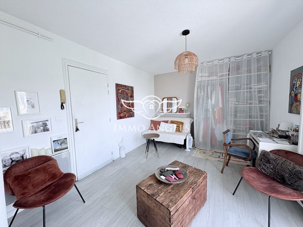 Property photo 1 of 6 Studio 24m2 - Perfect Condition - Terrace - Parking Space - Tramway