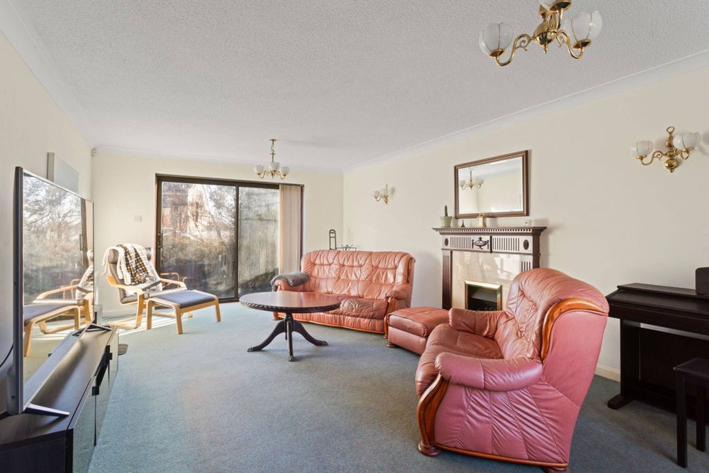 Property photo 2 of 31