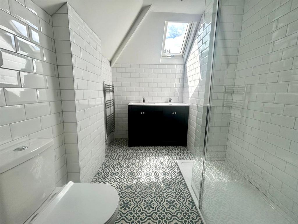 Property photo 3 of 21 Bathroom Upstairs 4.Jpg