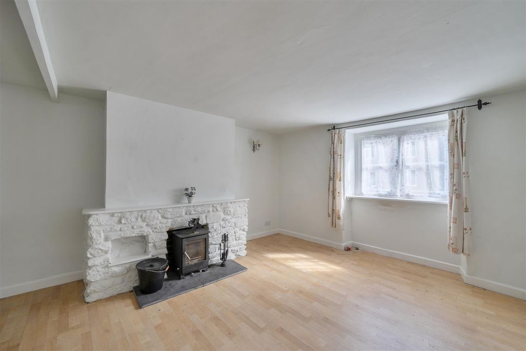 Property photo 2 of 14 Sitting Room