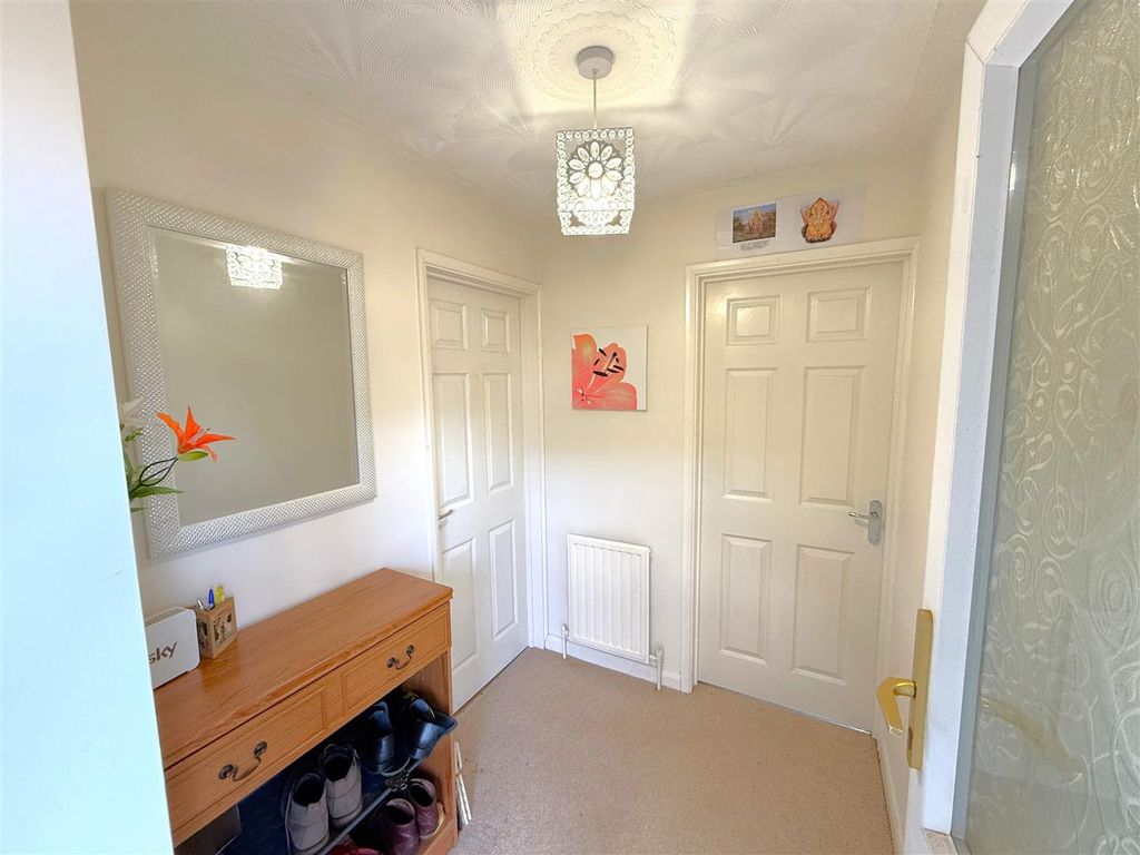 Property photo 3 of 23 Entrance Hall.Jpg