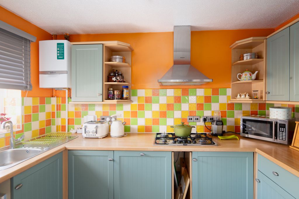 Property photo 3 of 19 Kitchen