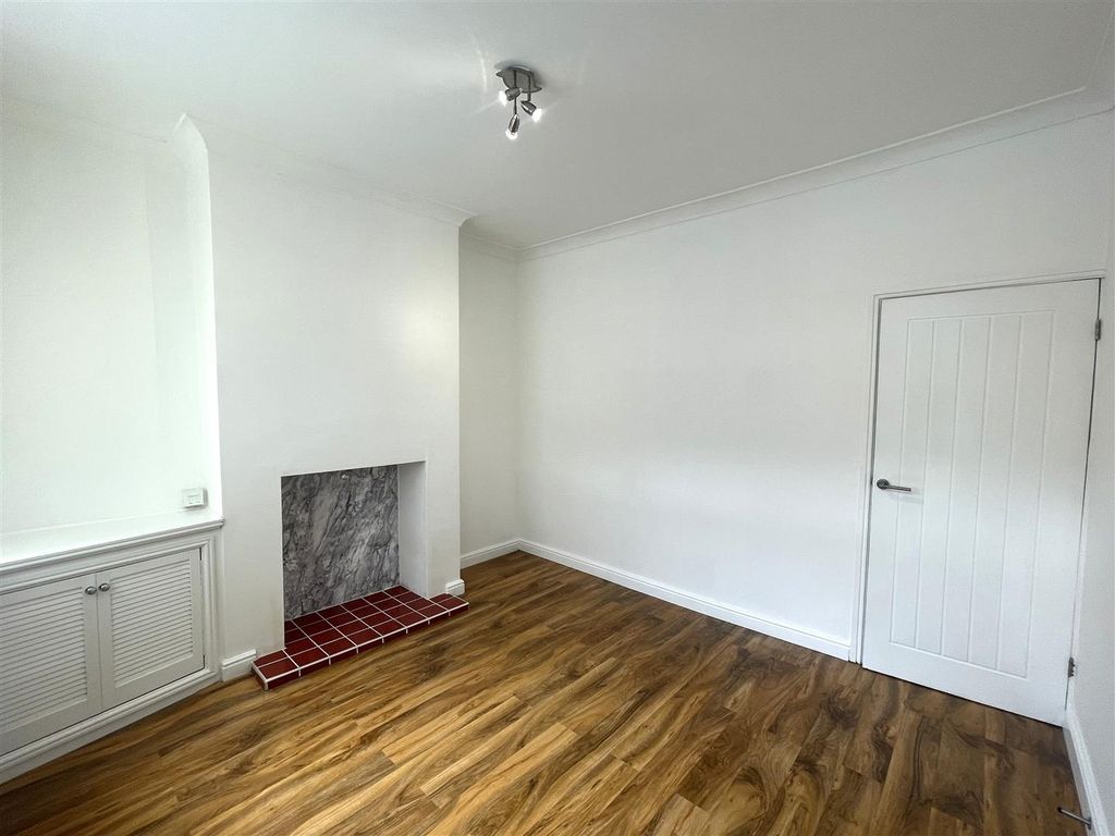 Property photo 3 of 15 Front Recep 1.Jpg