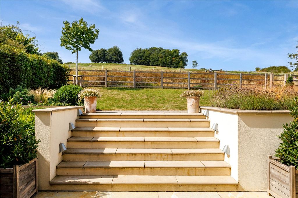 Property photo 2 of 25 Garden