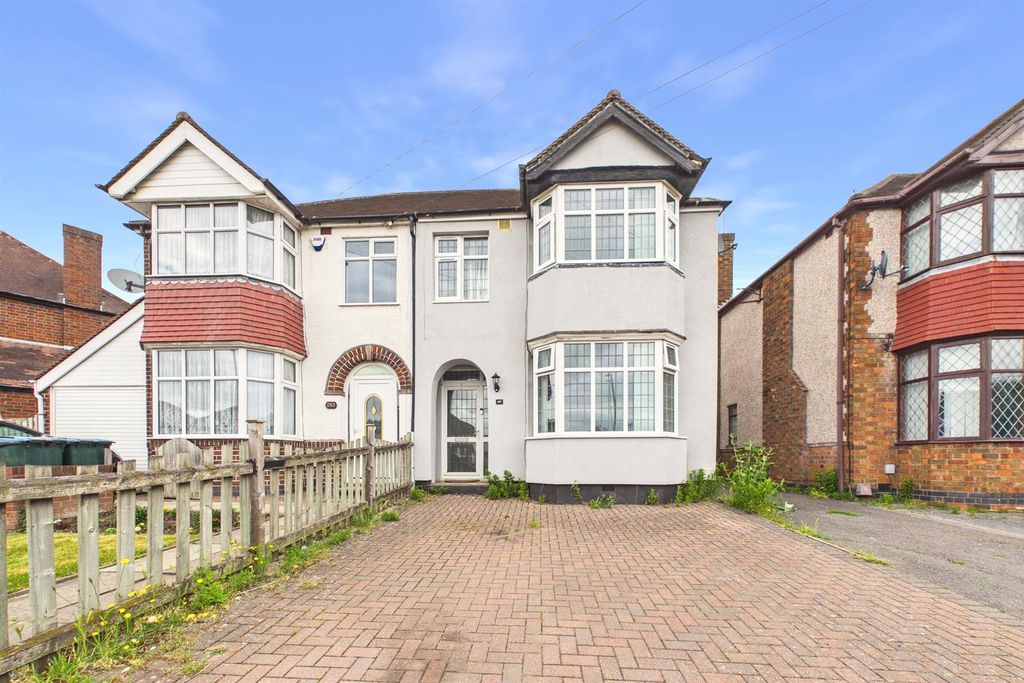 Property photo 1 of 11 Cam03736G0-Pr0287-Still015.Jpg