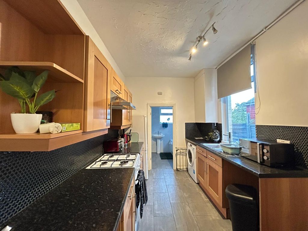 Property photo 2 of 21