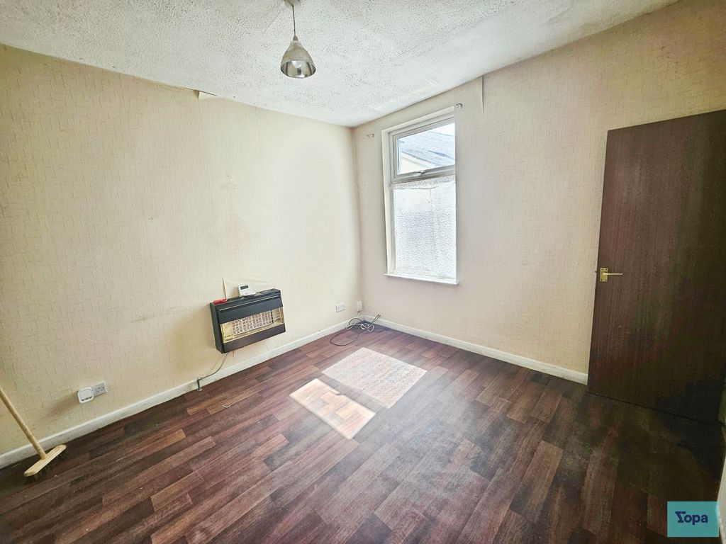 Property photo 3 of 10 Dining Room