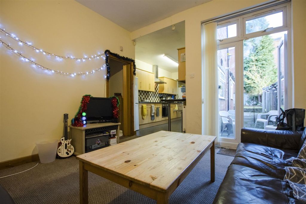 Property photo 2 of 12 Approach