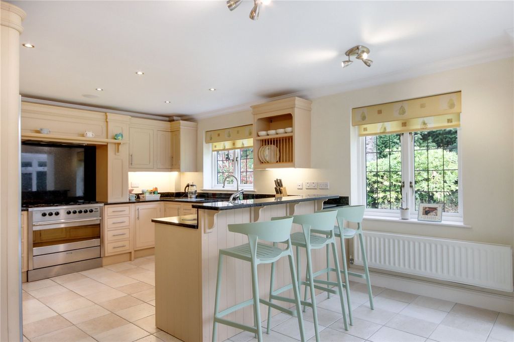 Property photo 2 of 33 Kitchen/Breakfast Rm