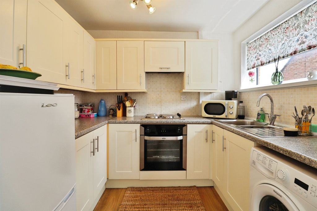 Property photo 2 of 17