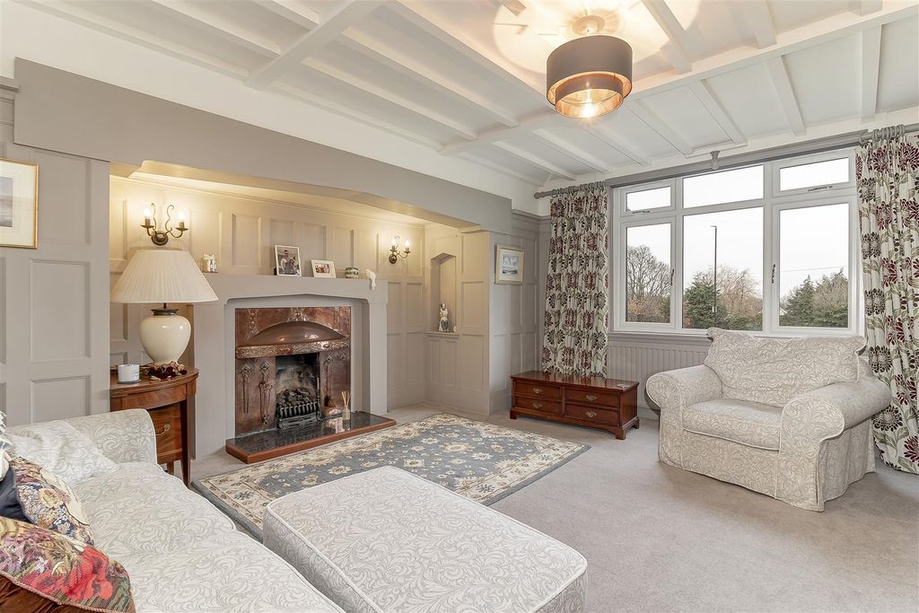 Property photo 3 of 19 Lounge - A.Jpg