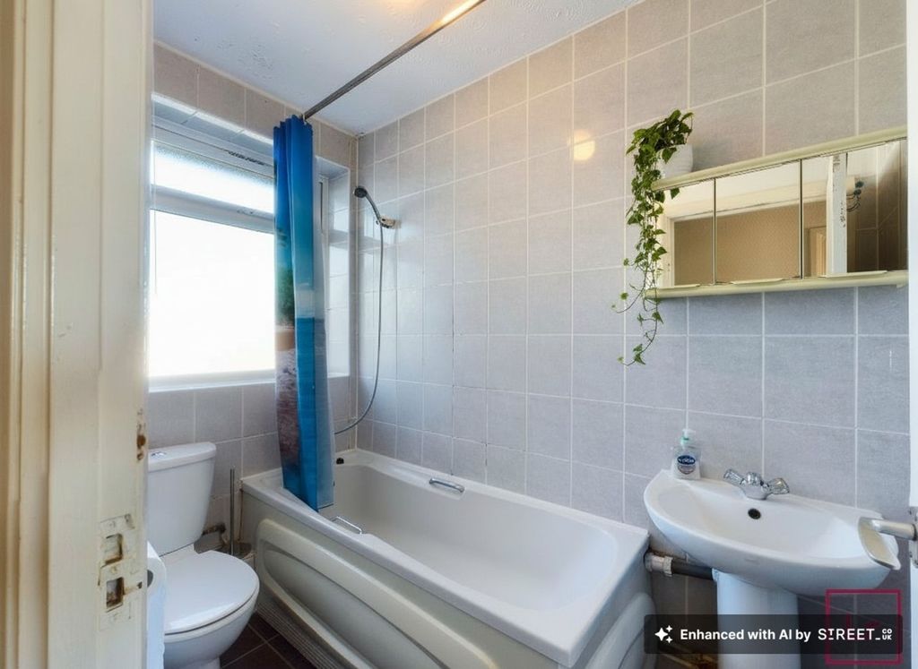 Property photo 3 of 5