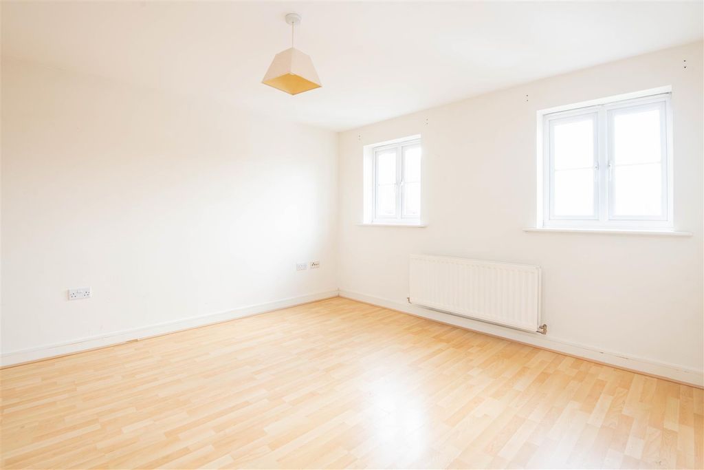 Property photo 2 of 14 Lounge