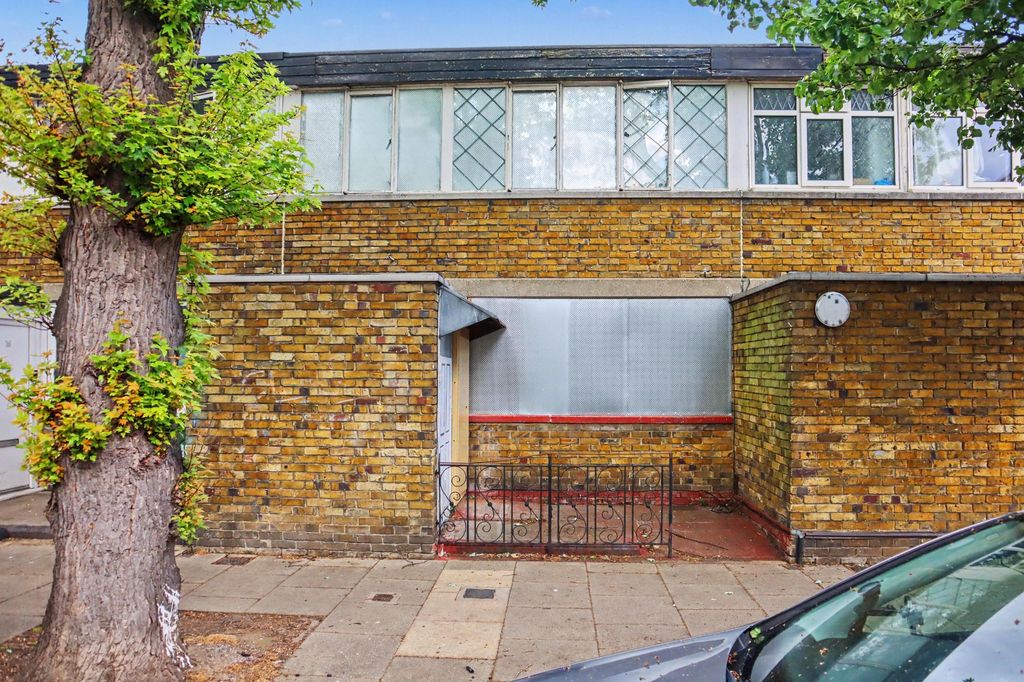 Property photo 1 of 16 17 Ebbisham Drive, Vauxhall, London, Sw8 1Ub