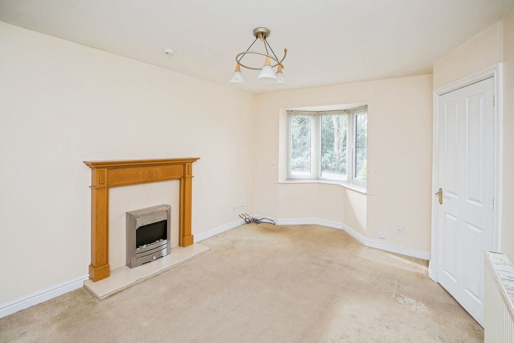 Property photo 2 of 18 Living Room