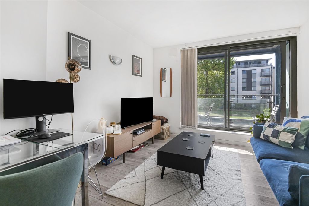 Property photo 3 of 9 12_36882.Jpg