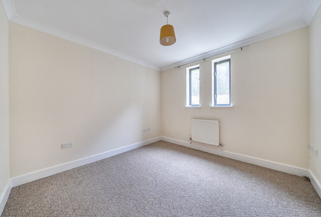 Property photo 3 of 8 1404776-8-6977964...