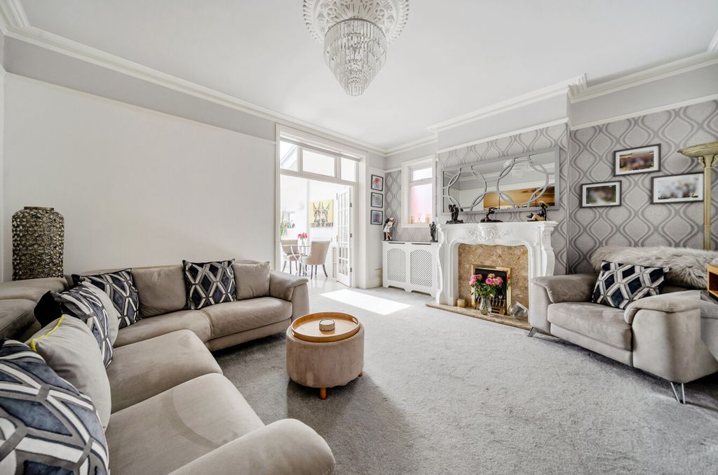 Property photo 2 of 16 1441005-9-69d8F77...