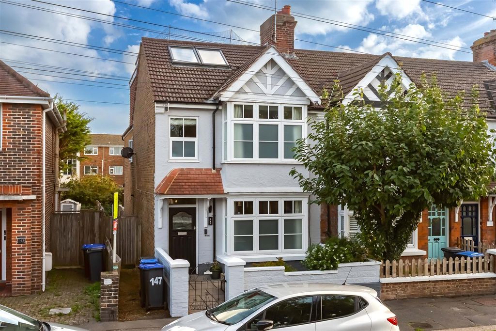 Property photo 1 of 19 Pavilion Rd_25.Jpg