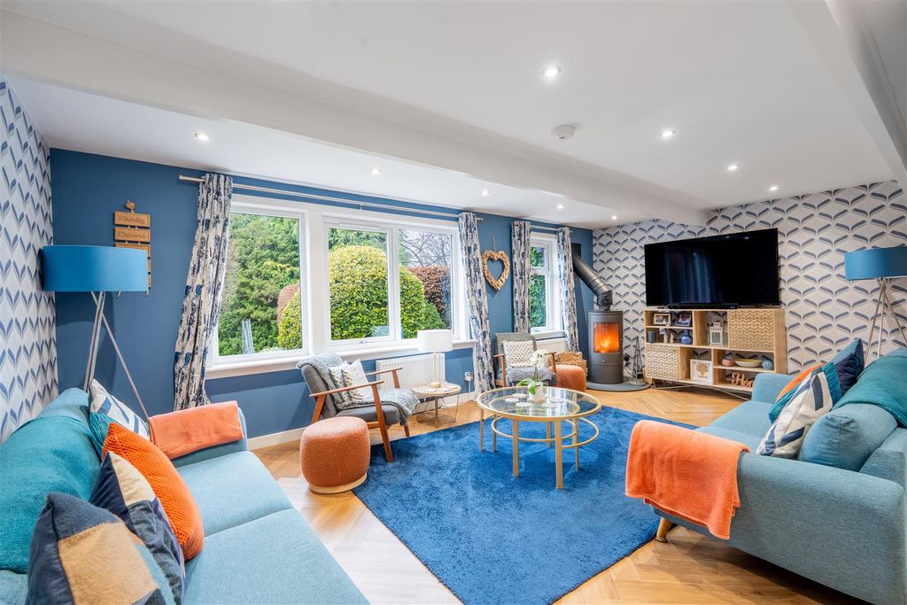 Property photo 3 of 35 Lounge