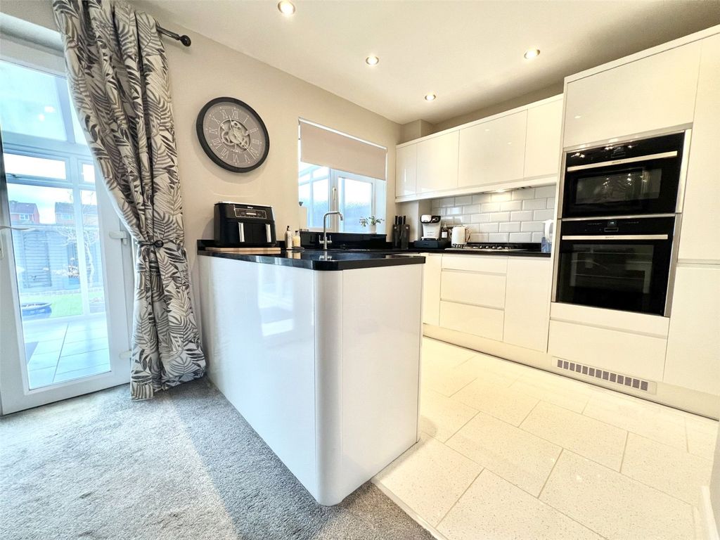 Property photo 2 of 27 Picture No. 20