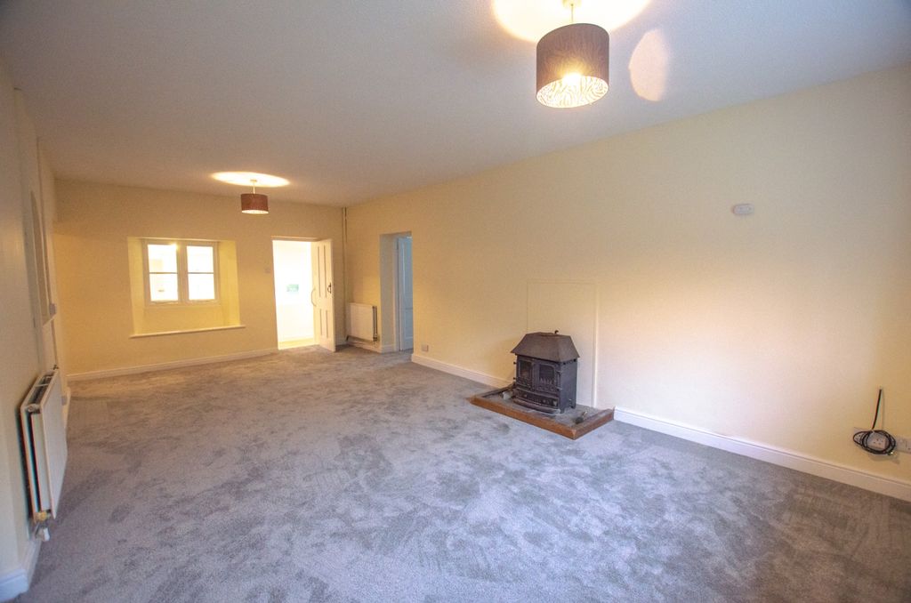 Property photo 2 of 12 23B Fore Street -16