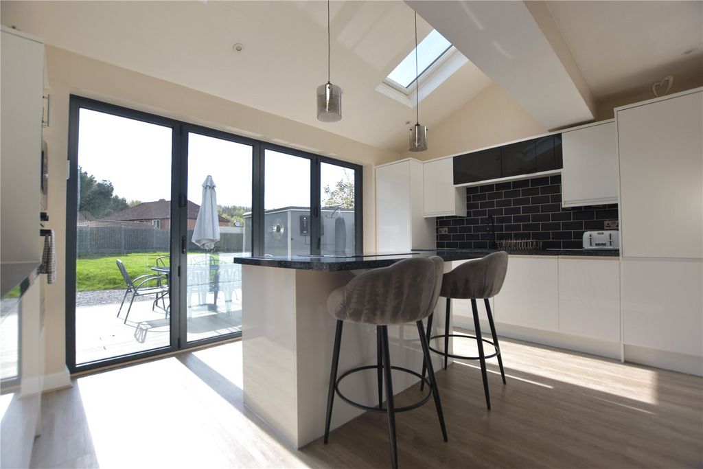 Property photo 3 of 21 Picture No. 22