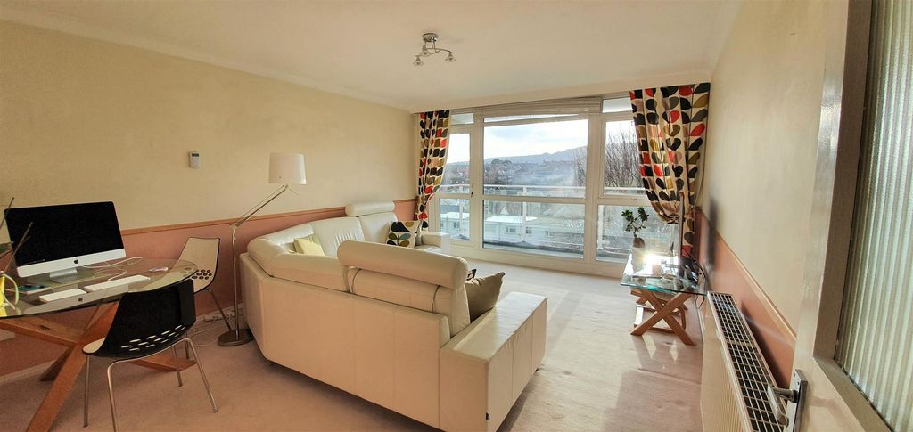 Property photo 3 of 10 Sitting Room