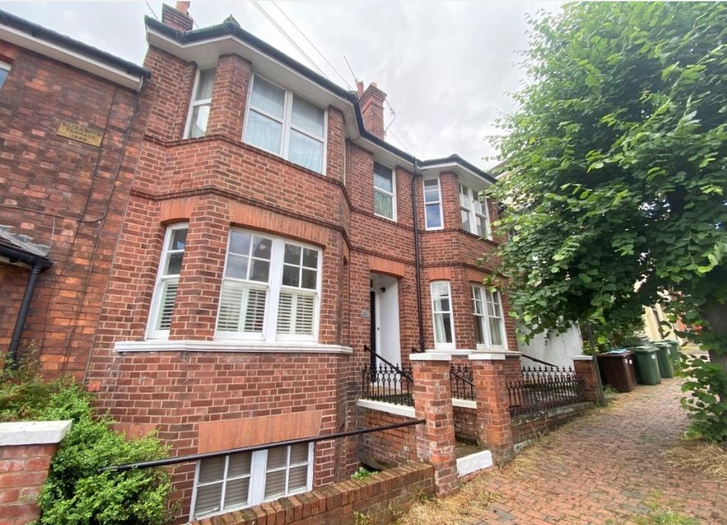 Property photo 1 of 5 1 Bed Unfurnished Flat