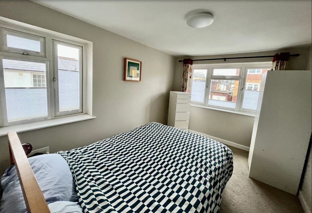 Property photo 3 of 4