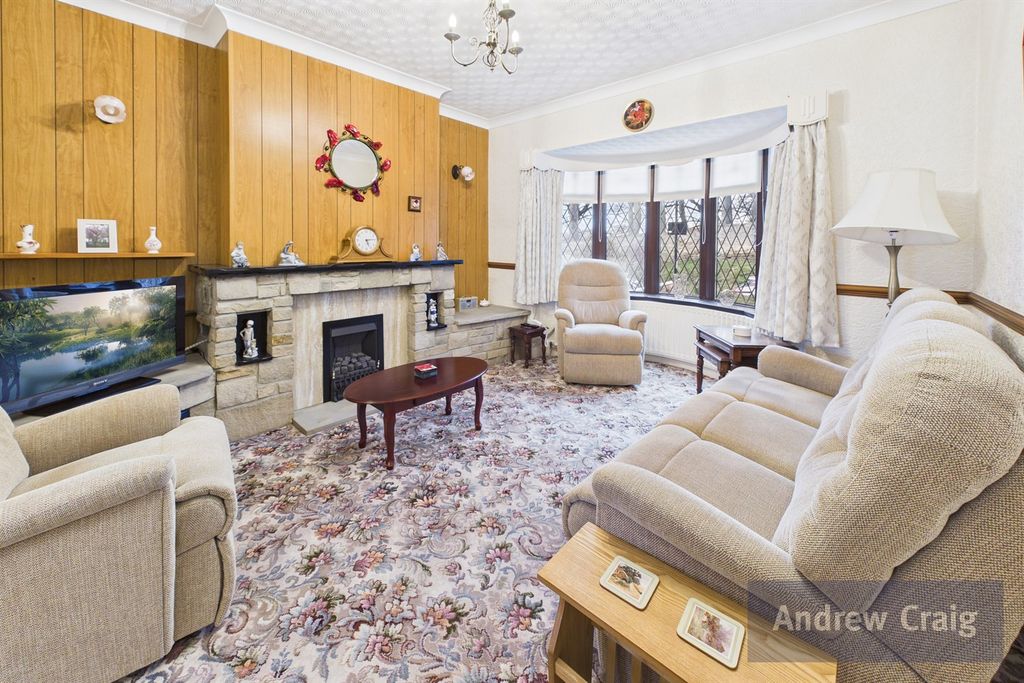 Property photo 3 of 14 Lounge