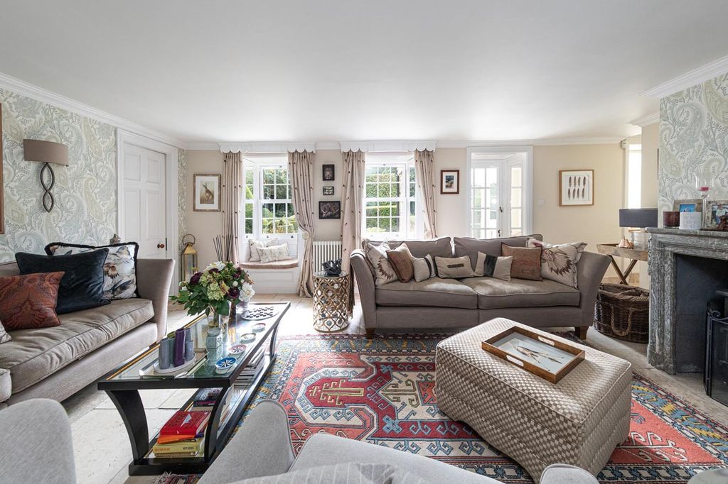 Property photo 2 of 32