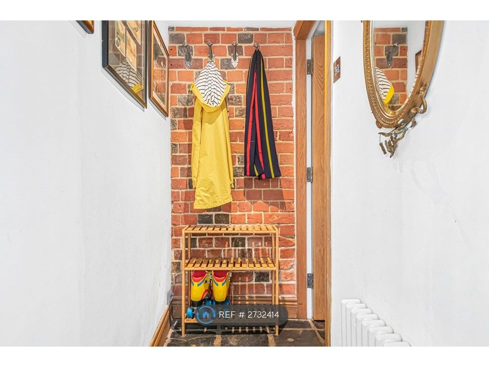 Property photo 2 of 20 Entrance Hall