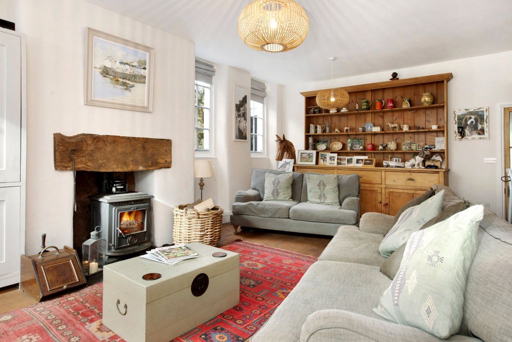 Property photo 3 of 29 Sitting Room