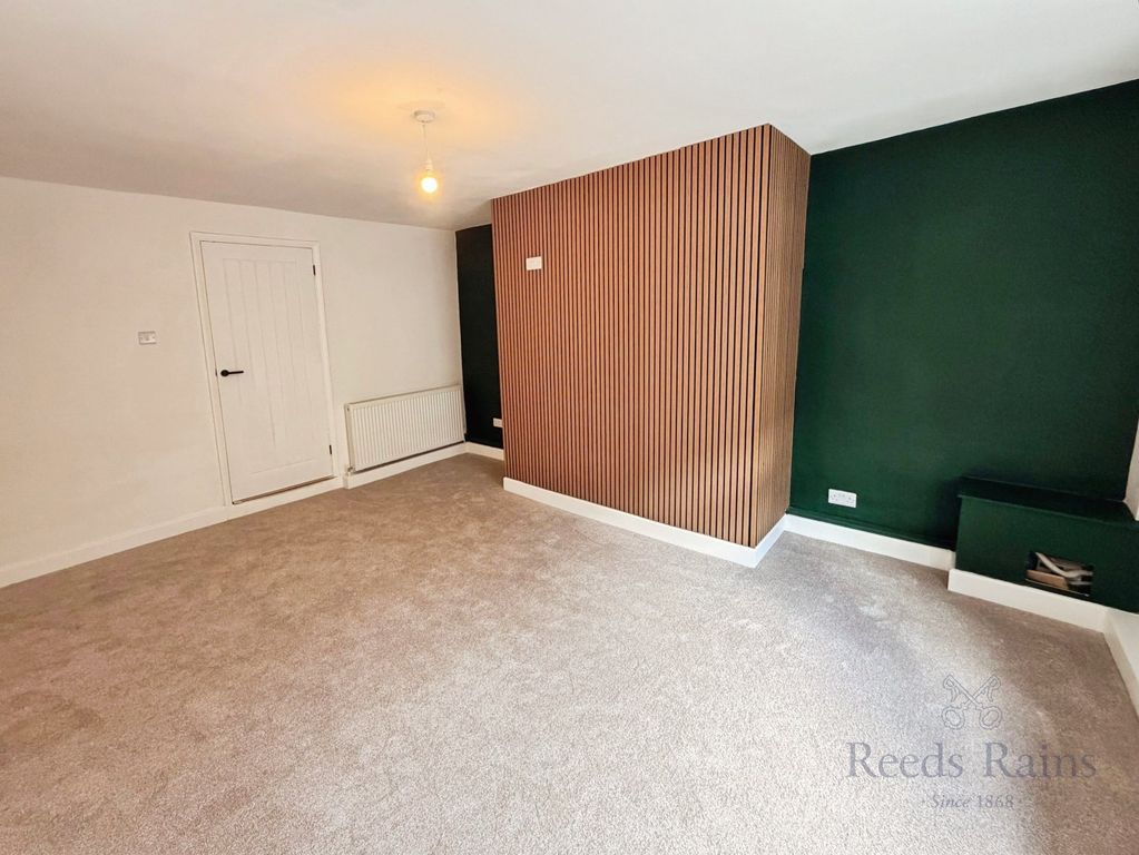 Property photo 2 of 15 Lounge