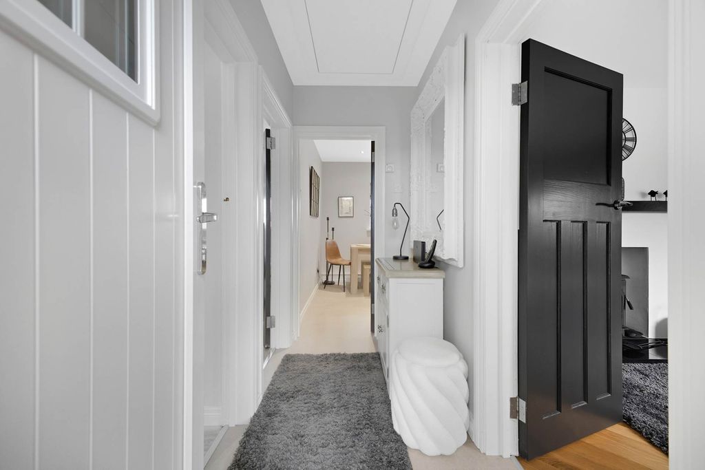 Property photo 3 of 47