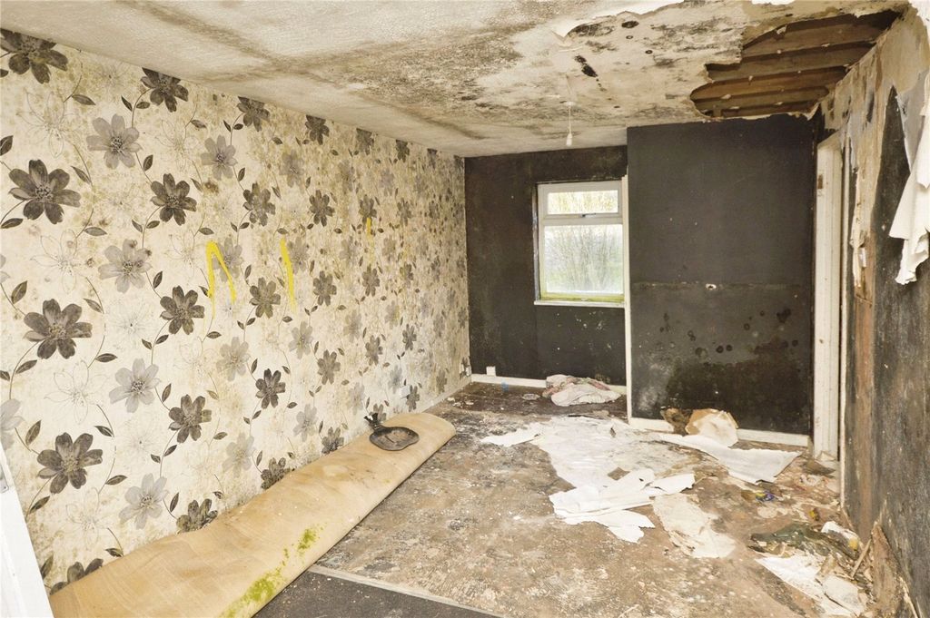 Property photo 2 of 16 Lounge