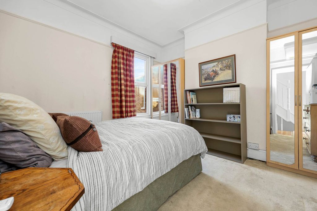 Property photo 2 of 20